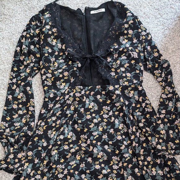 Floral bell sleeve dress - Picture 2 of 5